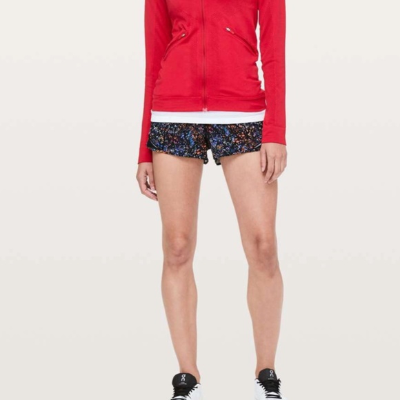 Lululemon Hotty Hot Short II *2.5" - Picture 5 of 9